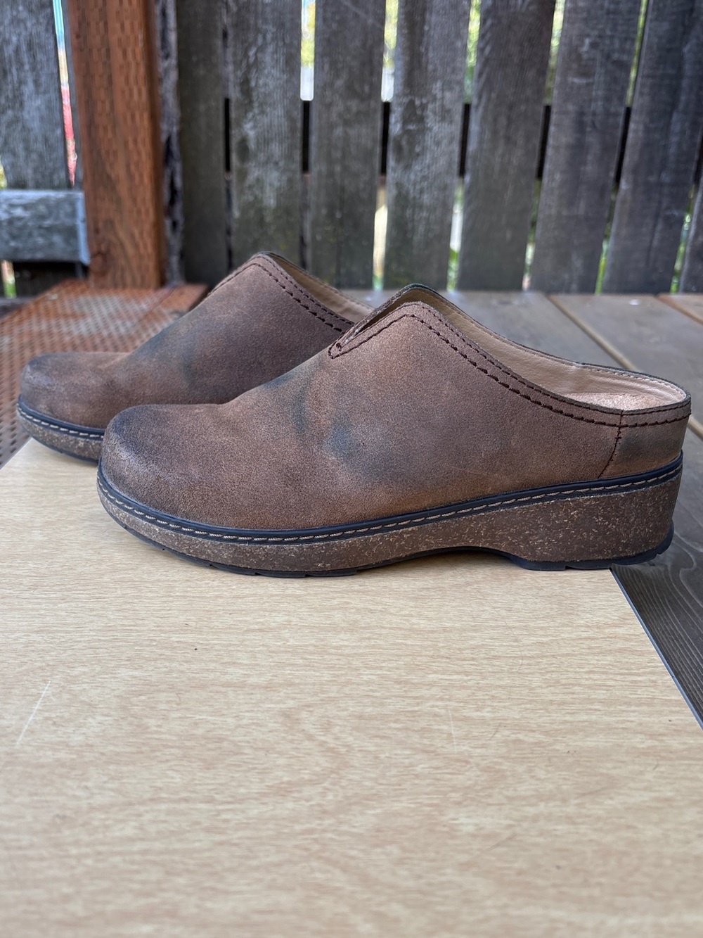 Earth Kolia Dark Brown Leather Slip on Heeled Clogs Sz 7.5